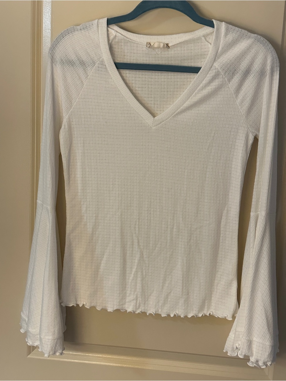 Women’s White V-Neck Long Sleeve Ribbed Top women’s Sz large